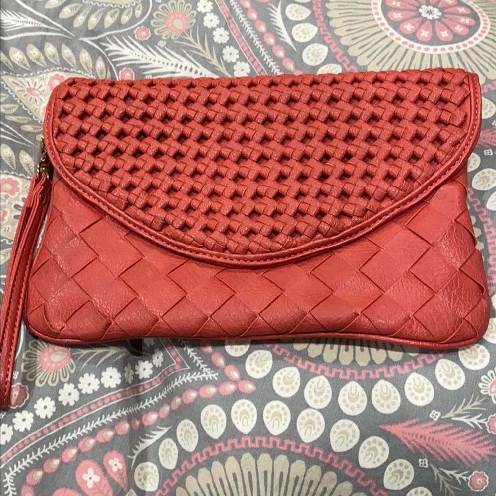 Coral clutch